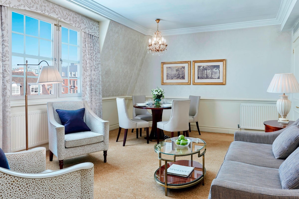 Premium Suite, 2 Bedrooms, Non Smoking | Living area