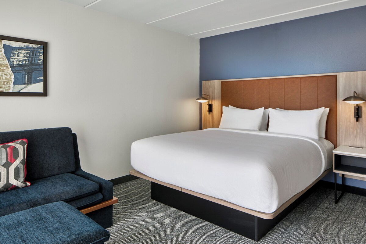In-room safe, desk, iron/ironing board, free WiFi