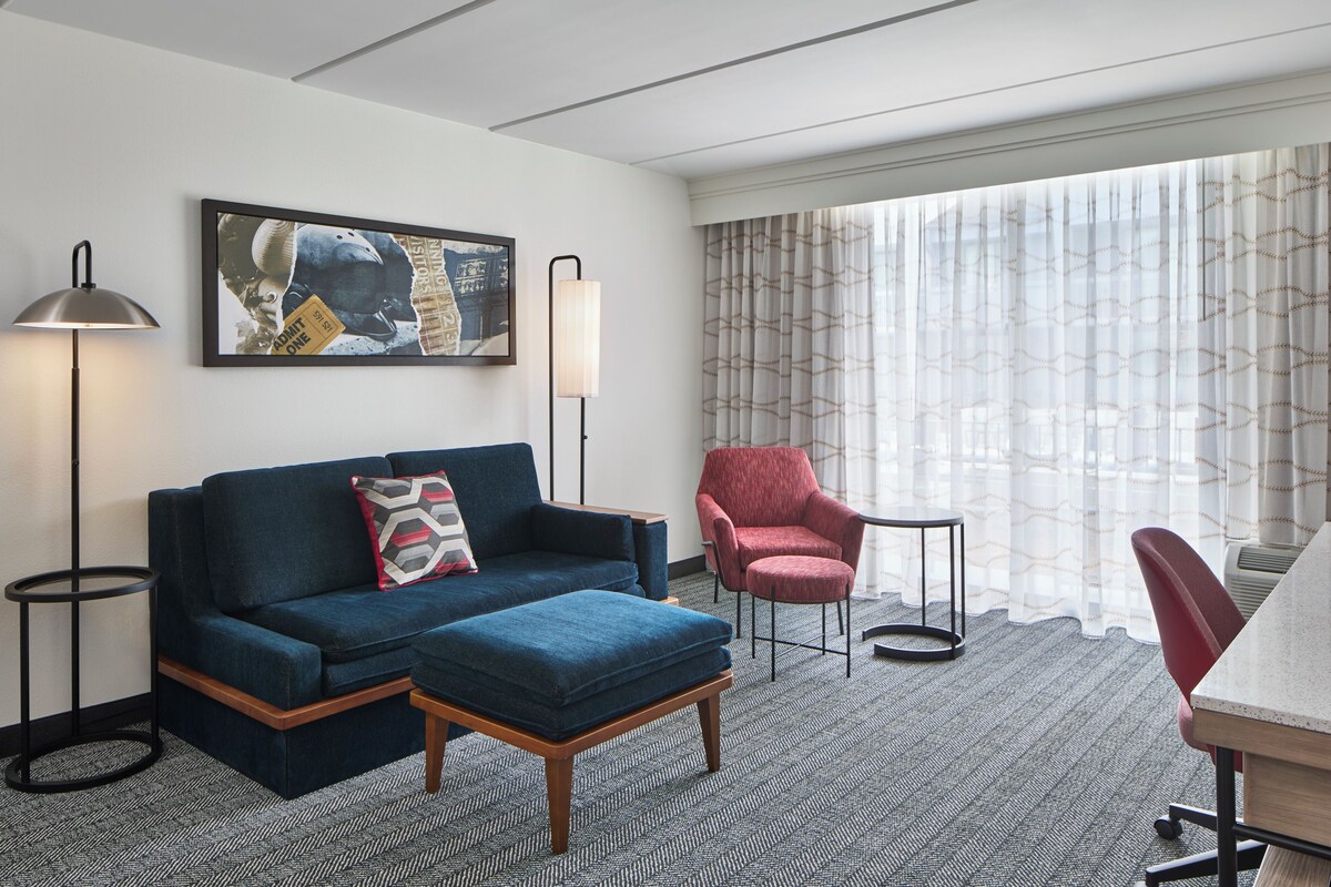 In-room safe, desk, iron/ironing board, free WiFi