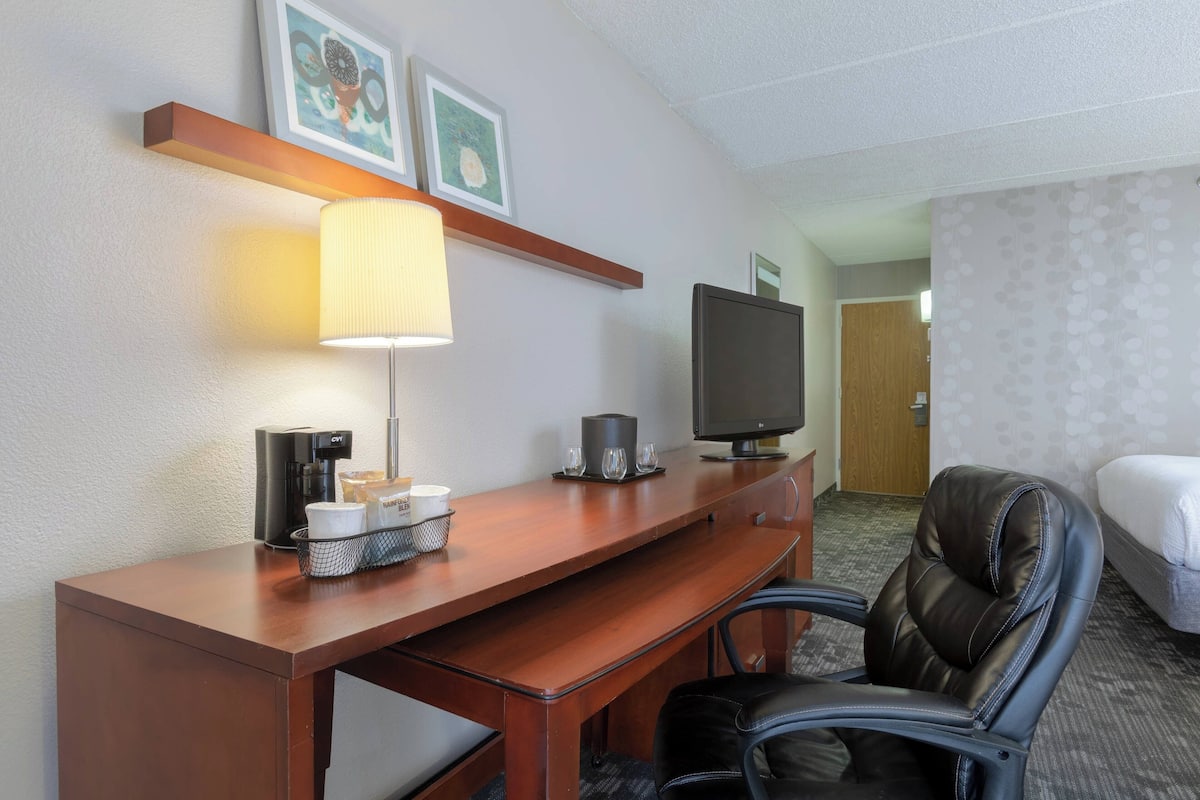 In-room safe, desk, iron/ironing board, free cribs/infant beds