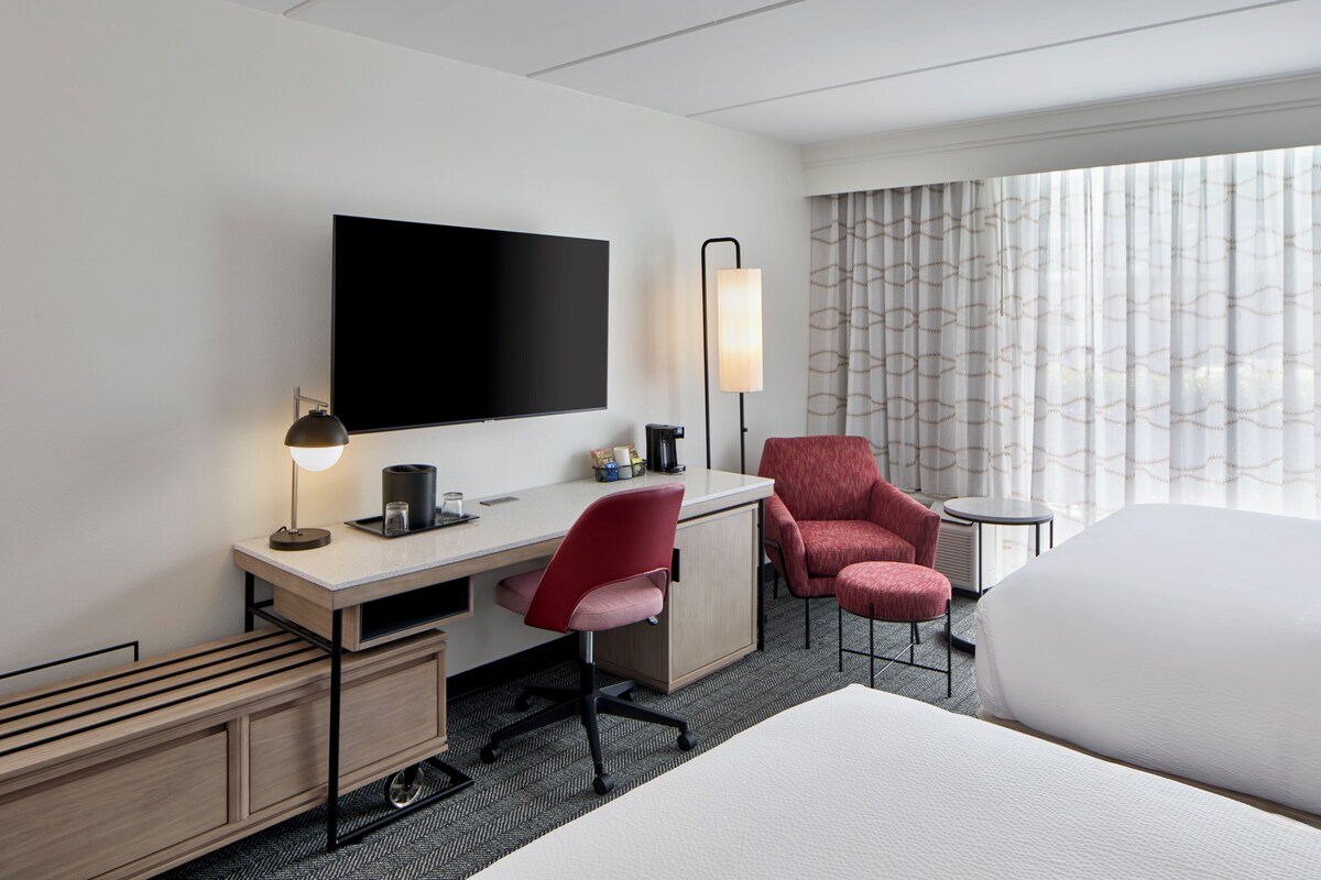 In-room safe, desk, iron/ironing board, free WiFi