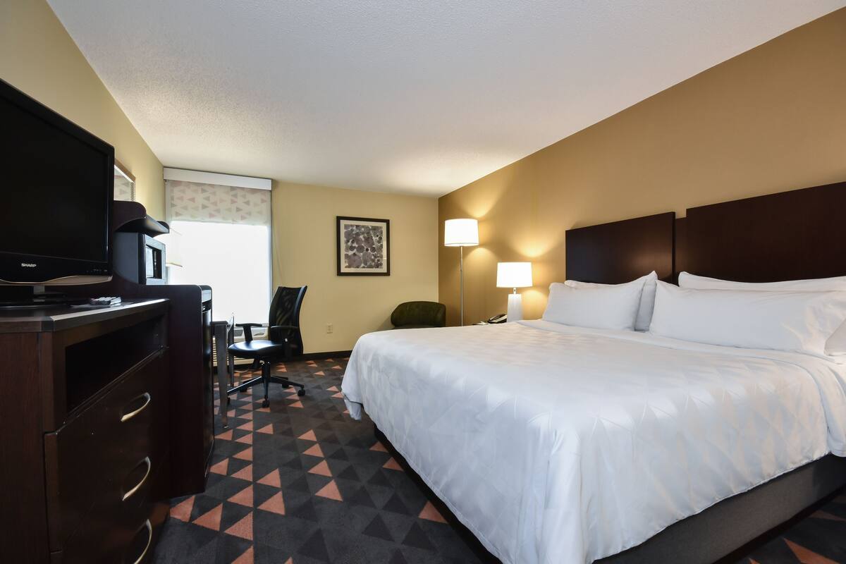 In-room safe, desk, laptop workspace, iron/ironing board