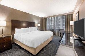 セー フティボックス (室内)、遮光カーテン、アイロン / アイロン台、ベビーベッド (無料)