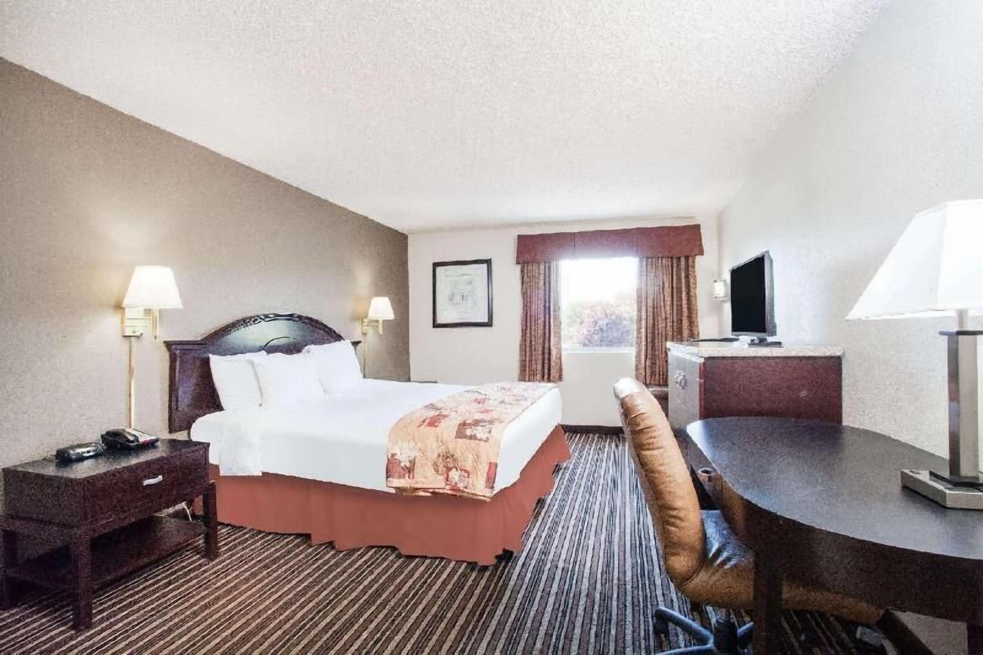 In-room safe, desk, soundproofing, iron/ironing board