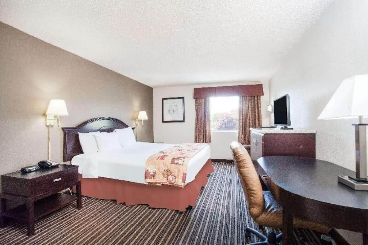 In-room safe, desk, soundproofing, iron/ironing board