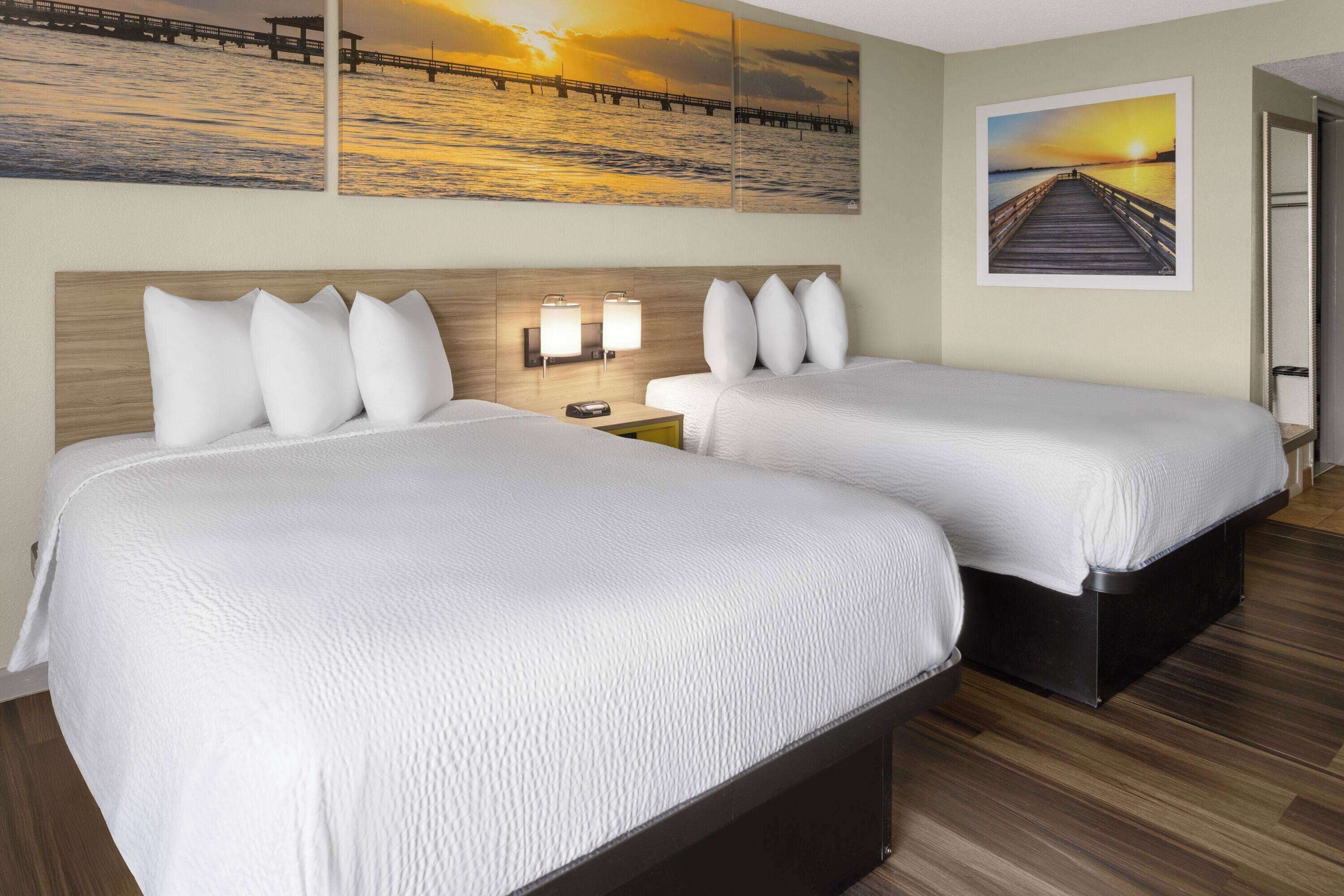 セーフティボックス (室内)、デスク、防音設備、アイロン / アイロン台