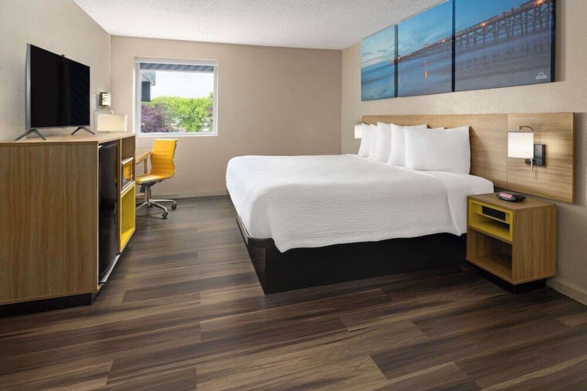 In-room safe, desk, soundproofing, iron/ironing board