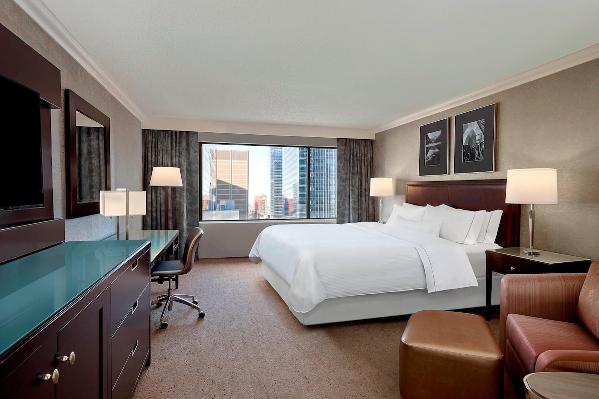Business Room, 1 King Bed, Non Smoking, Tower | 1 bedroom, premium bedding, pillowtop beds, in-room safe