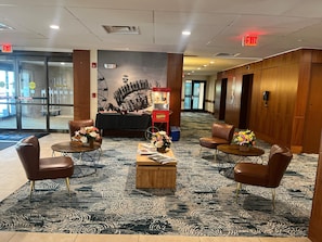 Lobby sitting area - Randolph Hotel Liverpool/Syracuse/Airport West, Trademark (Liverpool)
