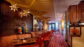 Frokost med lokale retter hver dag (mot et tillegg)