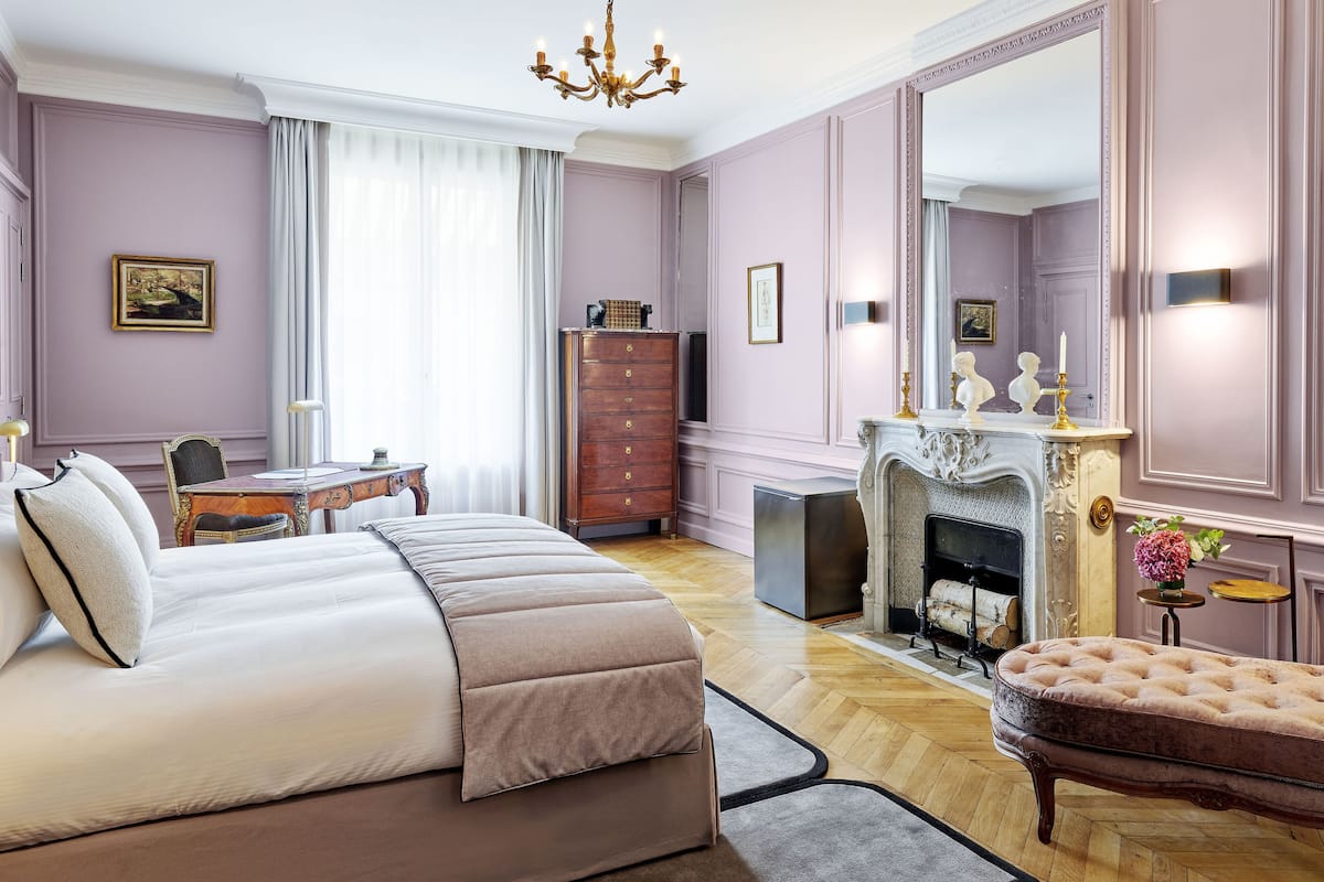 Ropa de cama de alta calidad, edredón, camas con pillow-top y minibar 