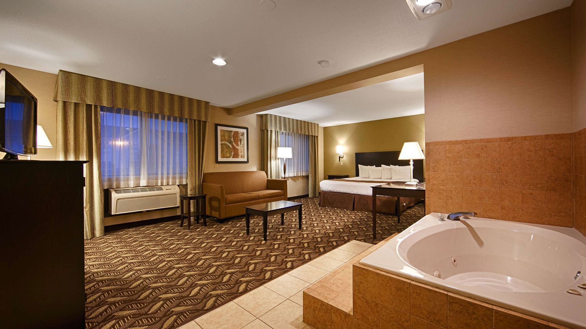 Bàn, bàn ủi/dụng cụ ủi quần áo, nôi (giường cho trẻ sơ sinh) miễn phí 