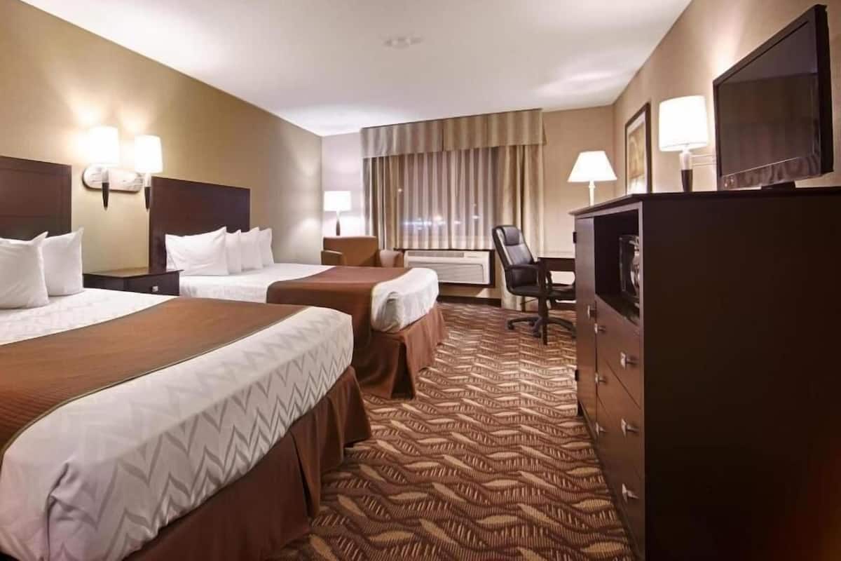 Bàn, bàn ủi/dụng cụ ủi quần áo, nôi (giường cho trẻ sơ sinh) miễn phí