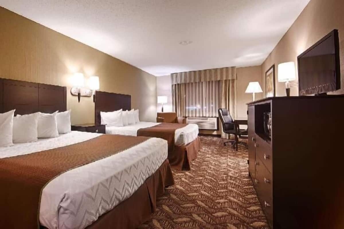 Escritorio, tabla de planchar con plancha y cunas gratuitas