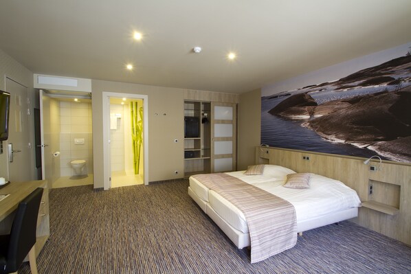 Superior tweepersoonskamer | 1 slaapkamer, hypoallergeen beddengoed, een bureau, een laptopwerkplek