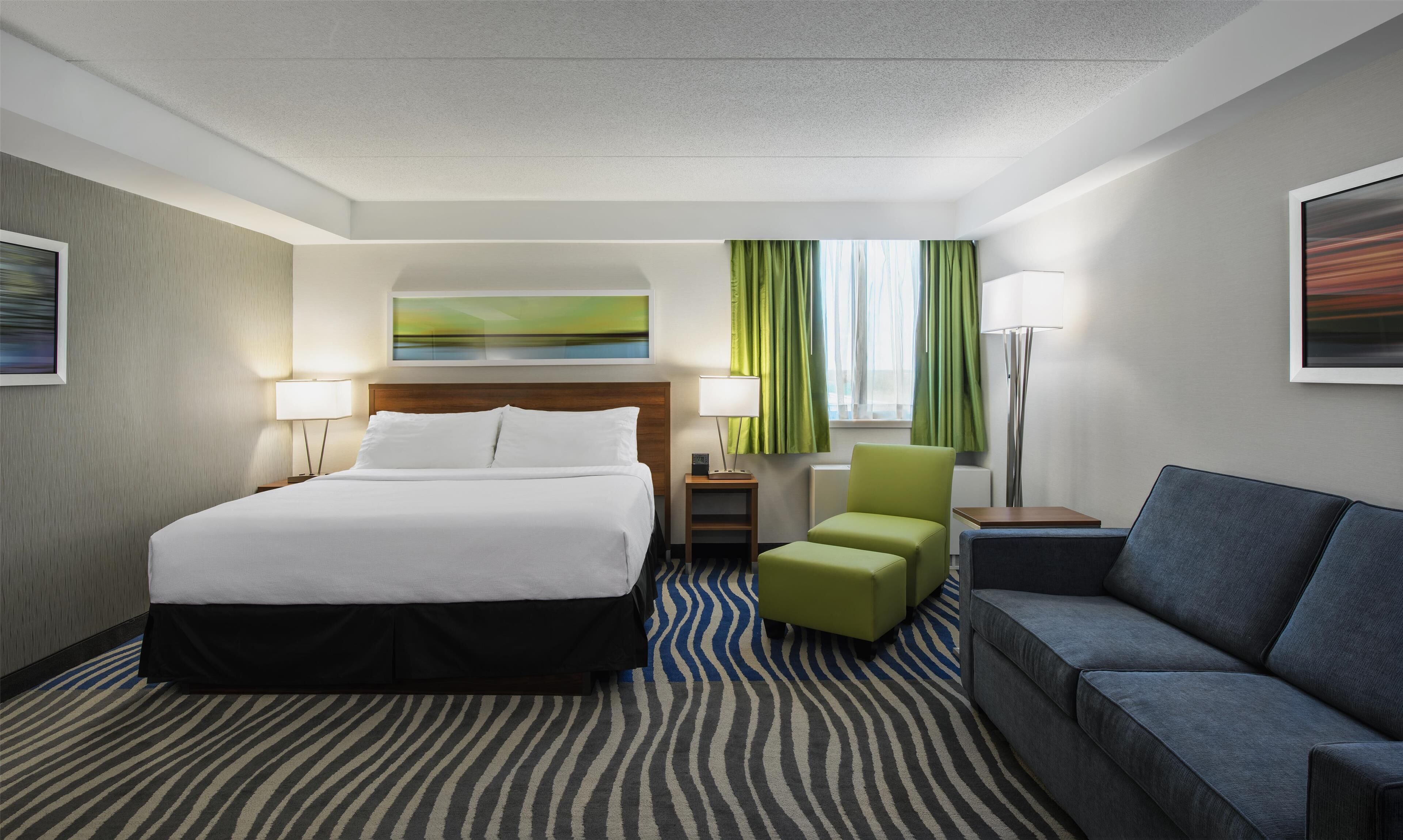 Kamar Standar, 1 Tempat Tidur King, Bebas Asap Rokok, sudut (with Sofabed) | Seprai antialergi, meja kerja, ruang kerja ramah laptop, dan kedap suara