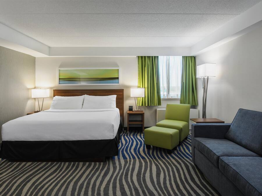 Standard Room, 1 King Bed, Non Smoking, Corner (with Sofabed) | Hypo-allergenic bedding, desk, laptop workspace, soundproofing