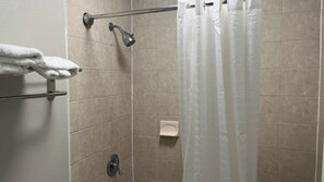 Tina profunda, amenidades de baño gratuitas, secadora de cabello 