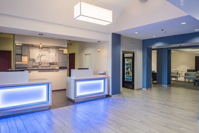 Holiday Inn Express Hotel & Suites Burlington by IHG