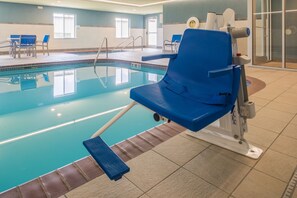 Una piscina cubierta