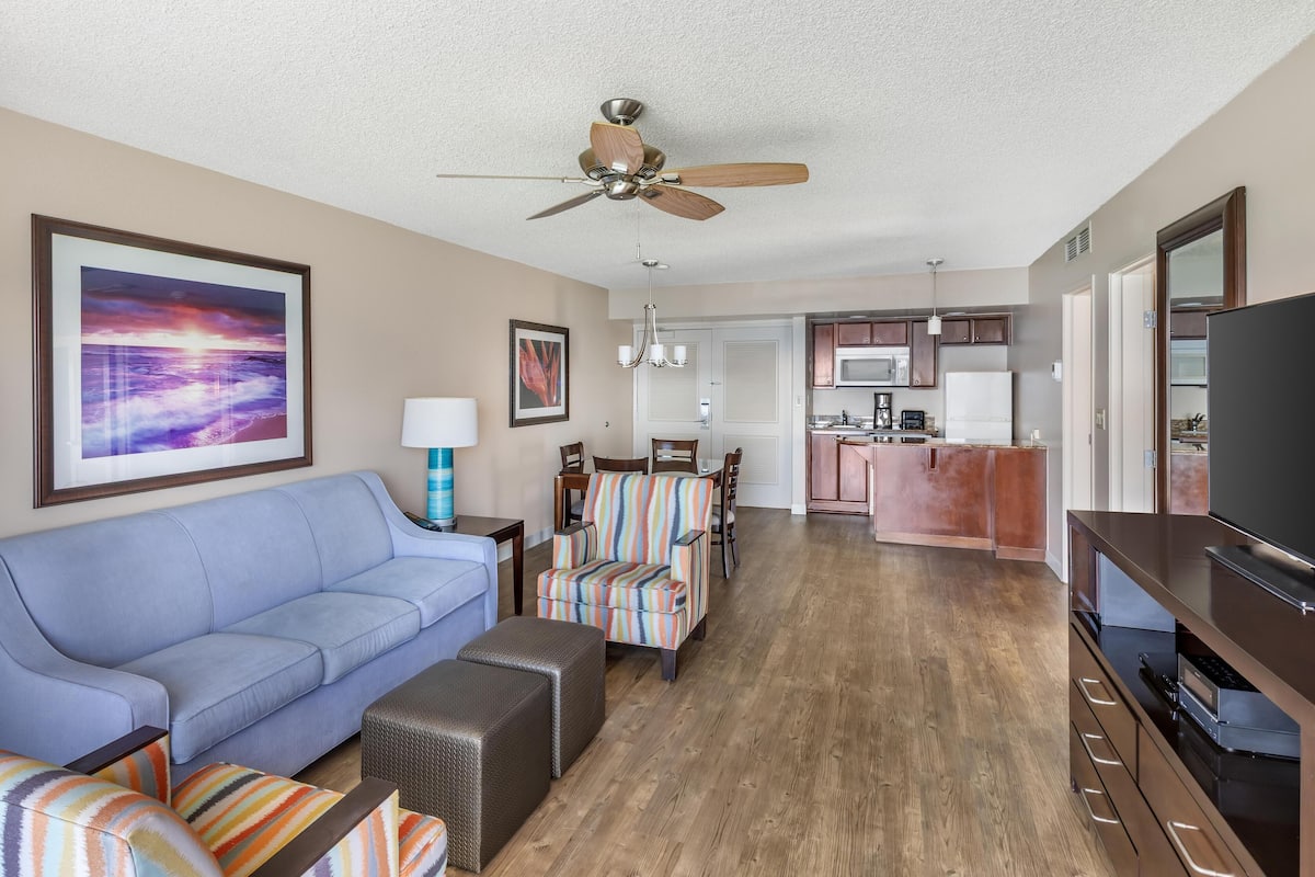 1 Bedroom Panoramic Ocean Vw King Suite Balcony | Living area | Flat-screen TV, DVD player, pay films