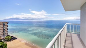1 Bedroom Panoramic Ocean Vw King Suite Balcony | Vista desde la habitación