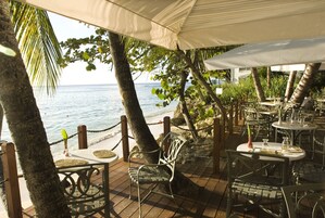 Se sirven desayunos, almuerzos y cenas; cocina italiana