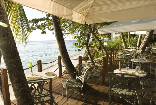 Se sirven desayunos, almuerzos y cenas; cocina italiana