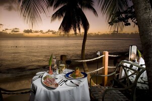 Se sirven desayunos, almuerzos y cenas; cocina italiana