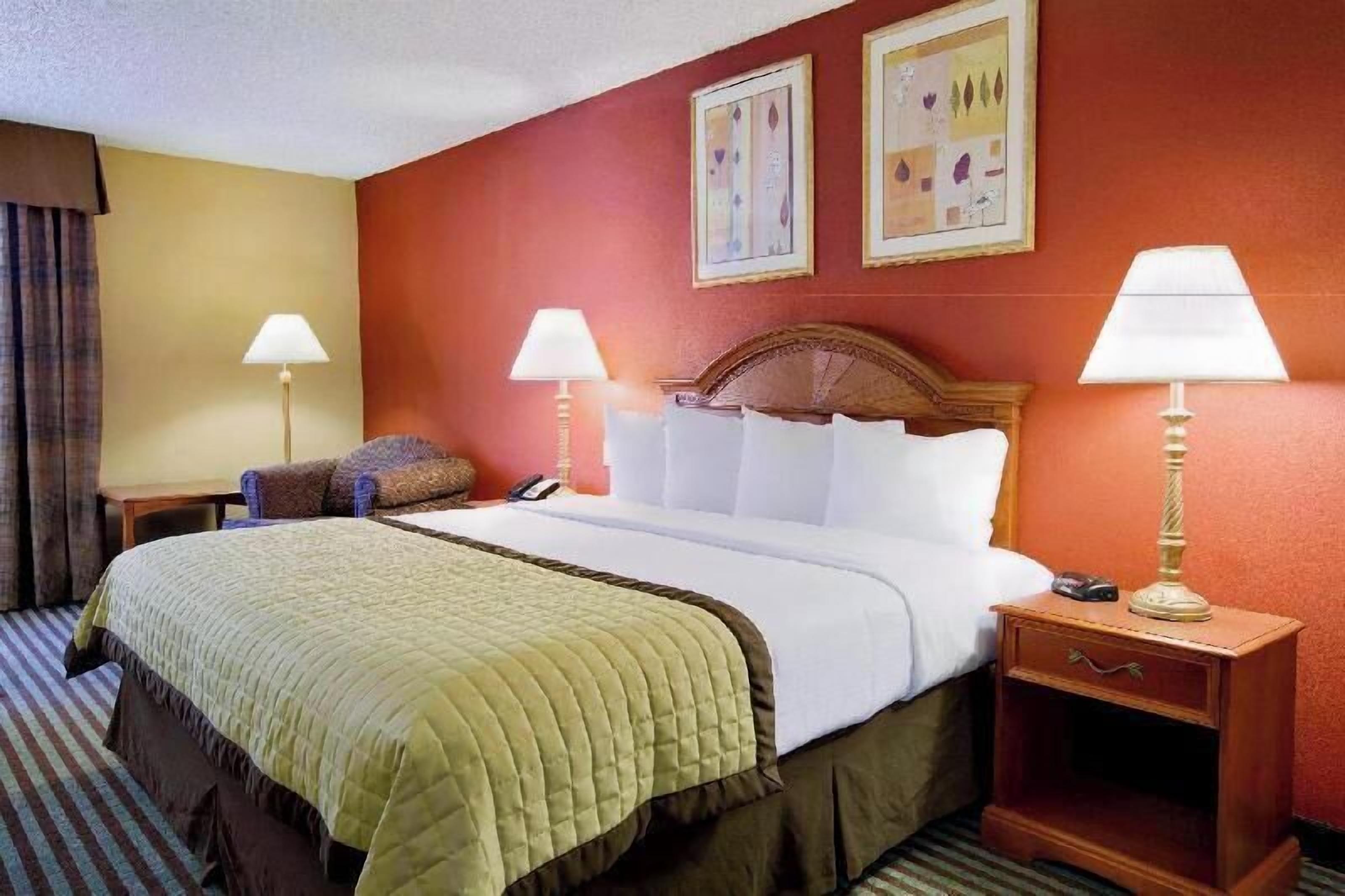 In-room safe, iron/ironing board, free WiFi, bed sheets