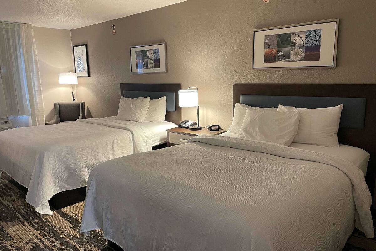 Premium bedding, in-room safe, desk, iron/ironing board