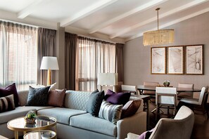 Premium bedding, down comforters, pillowtop beds, desk - Lincolnshire Marriott Resort (Lincolnshire)