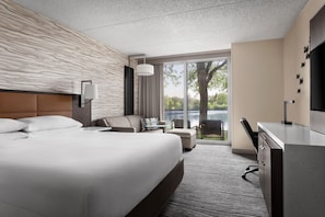 Premium bedding, down duvets, pillow-top beds, desk - Lincolnshire Marriott Resort (Lincolnshire)