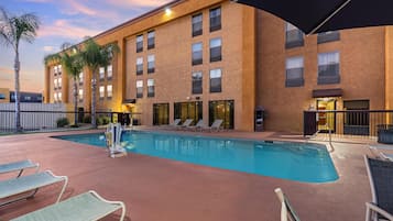 Outdoor pool, pool loungers