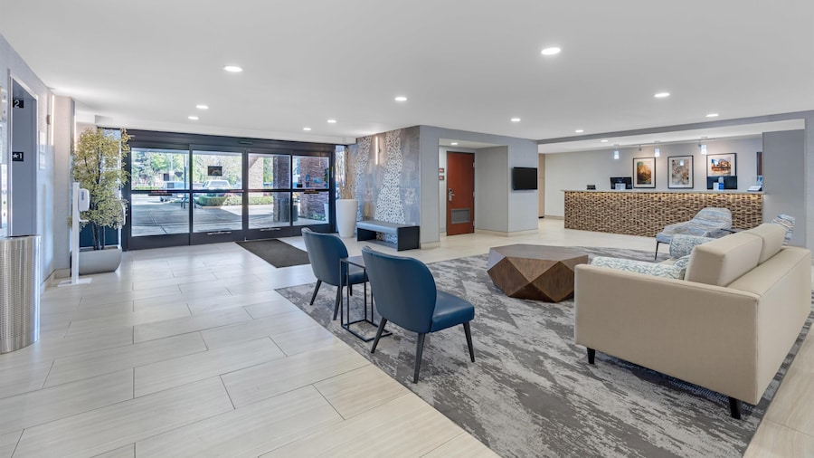Best Western Plus Fresno Airport Hotel