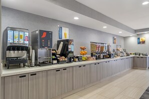 Desayuno completo gratuito y diario