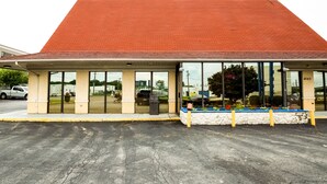 Property entrance - Economy Hotel Saint Louis (St. Louis)
