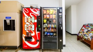 Vending machine - Economy Hotel Saint Louis (St. Louis)