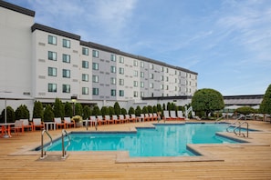 Sesongbasert utendørsbasseng