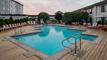 Piscine extérieure (ouverte en saison)