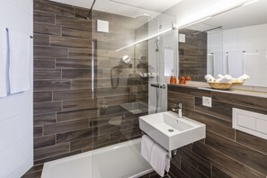 Superior West mit Balkon | Badezimmer