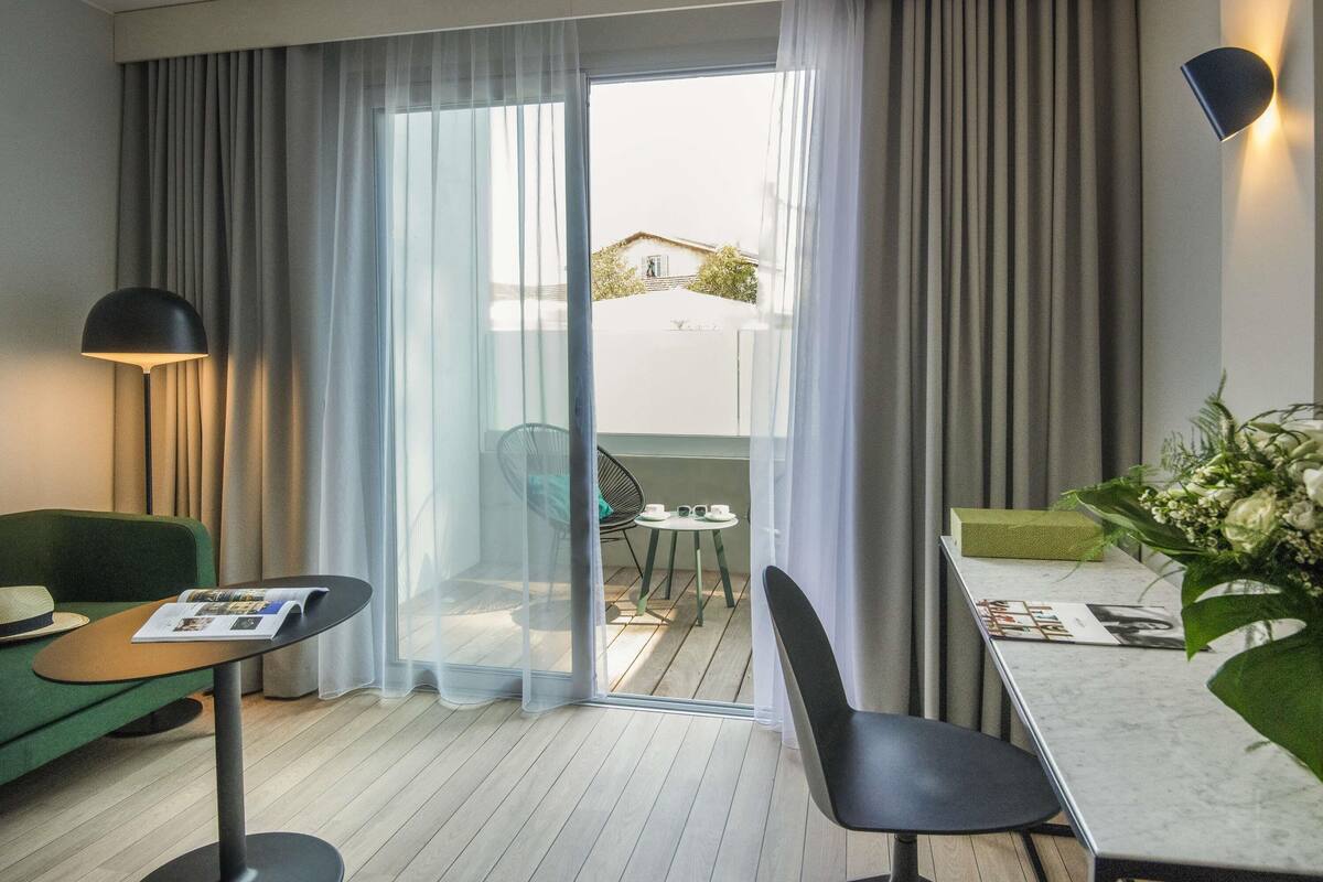 Privilege, Double Room, 1 Double Bed, Pool View