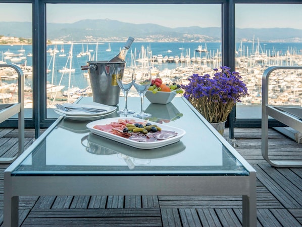 Bar (on property) - Mercure Ajaccio Centre (Ajaccio)