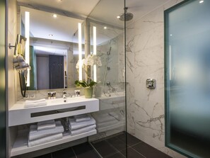 Premium bedding, in-room safe, individually decorated, desk - Mercure Ajaccio Centre (Ajaccio)