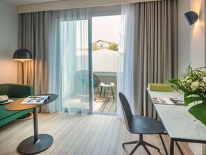 Privilege, Habitación doble, 1 cama matrimonial, vista a la alberca | 1 habitación y ropa de cama de alta calidad