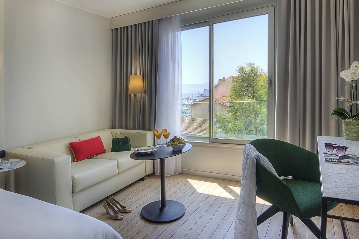 Privilege, Deluxe Room, 1 Queen Bed with Sofa bed, Pool View