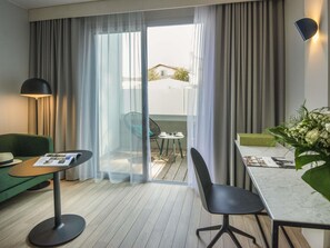 Privilege, Double Room, 1 Double Bed, Pool View | Premium bedding, in-room safe, individually decorated, desk - Mercure Ajaccio Centre (Ajaccio)