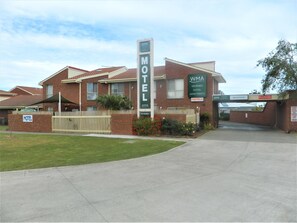 Fachada de la propiedad