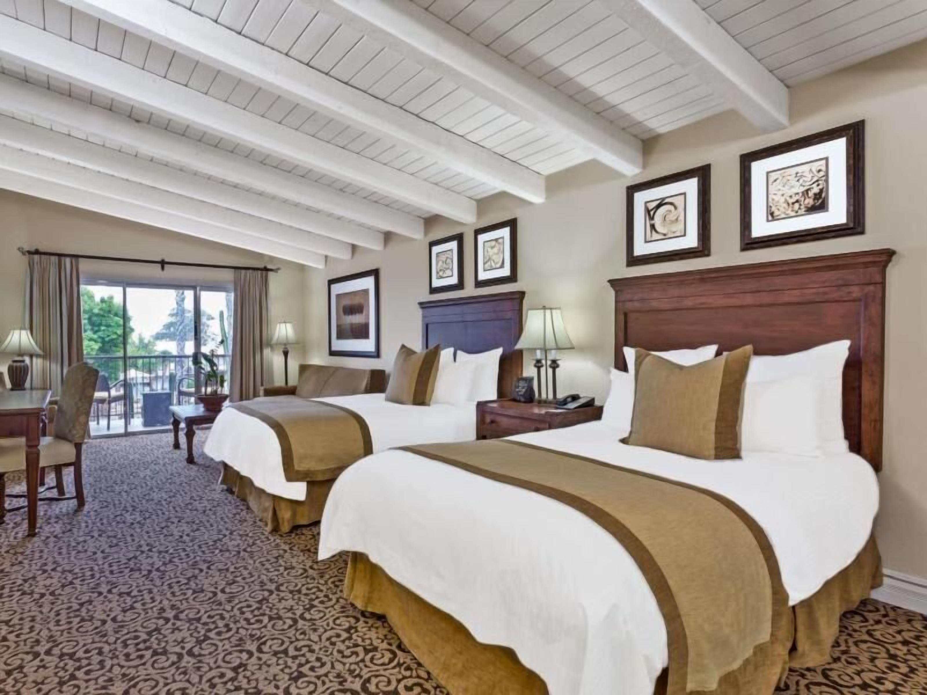 Literie de qualité, couette en duvet, lit avec matelas à plateau-coussin