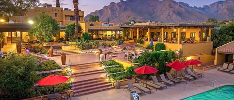 3 albercas al aire libre y camastros